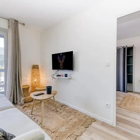 Superbe : Parking Gratuit + Fibre Wifi + Balcon